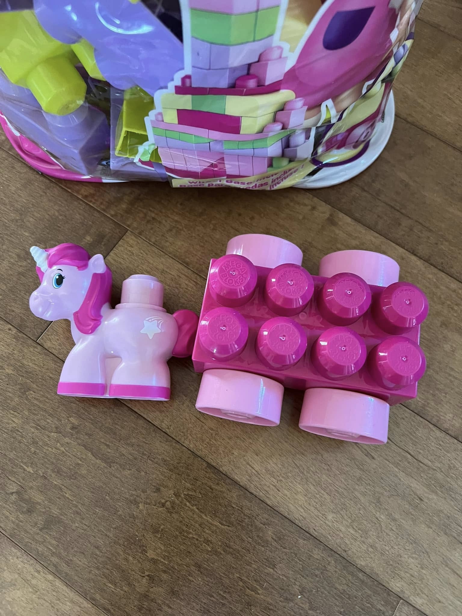 MEGA BLOCKS WHEEL BASE AND UNICORN